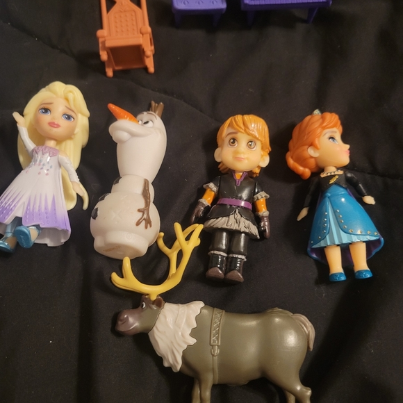 Disney Frozen FunPop Adventures Arendelle Castle Playset With Additional Pieces - Picture 2 of 2